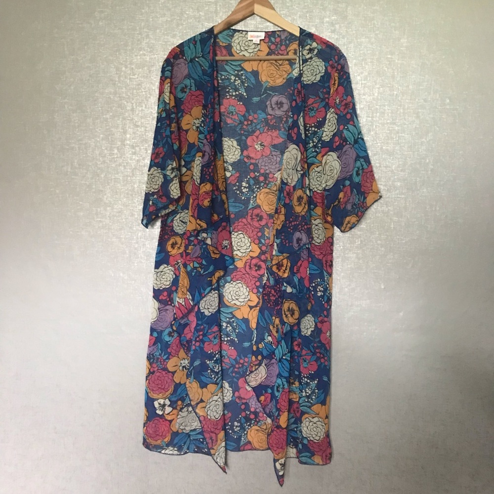Medium LuLaRoe Shirley - floral kimono LLR